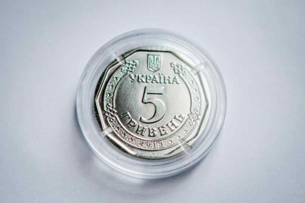 монета номіналом 5 гривень