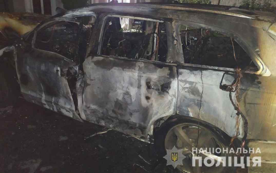 поліція розслідує підпал автомобіля