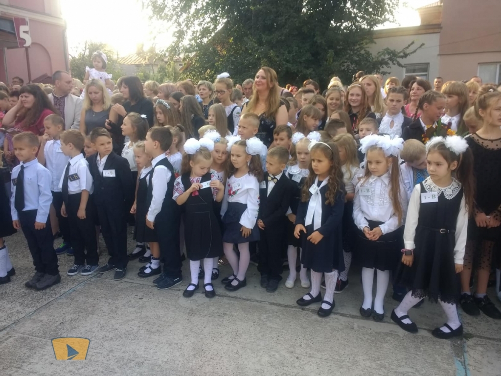 школярі рівне