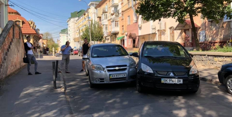 Біля Рівненського міського суду ДТП