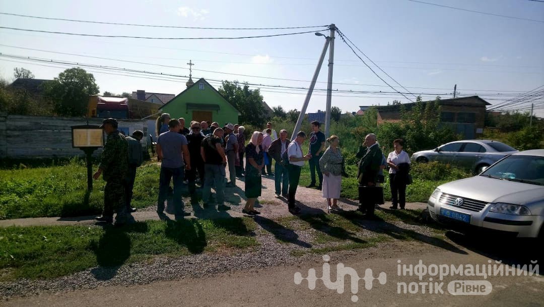 люди проти будівництва церкви у рівному