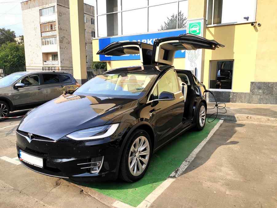 У Рівному тепер є зарядка для електрокарів