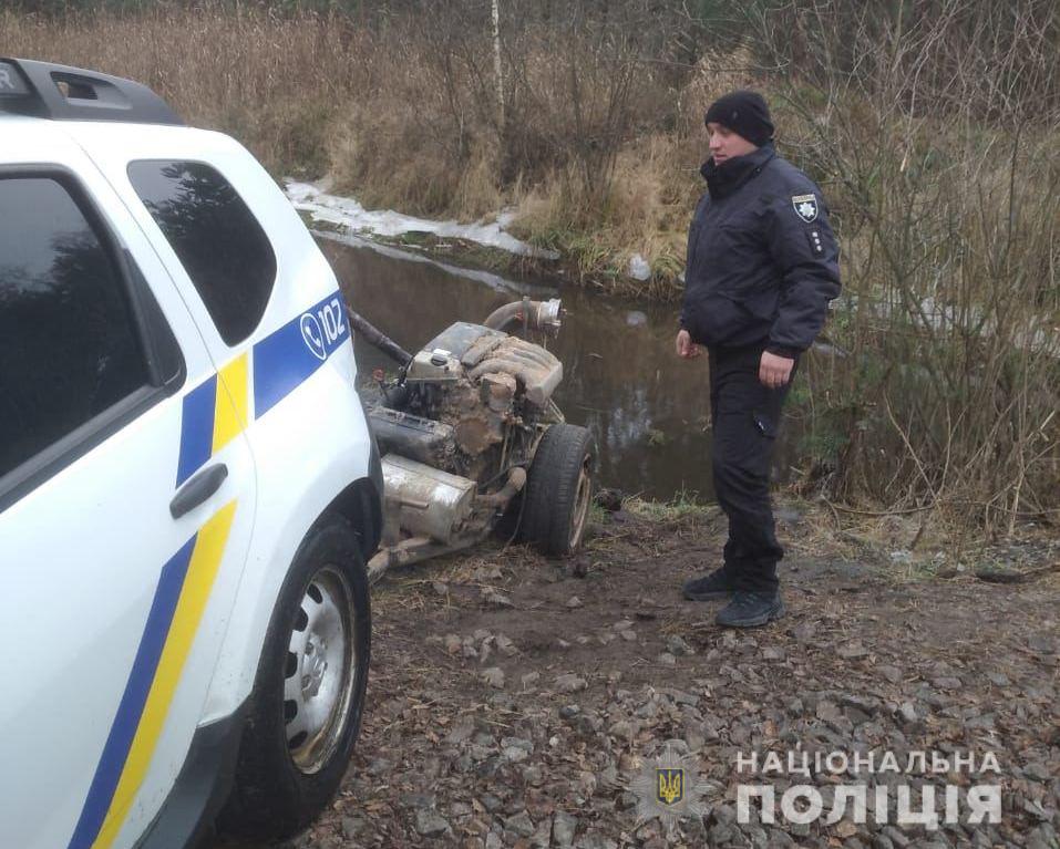 У двох районах Рівненщини поліцейські вилучили мотопомпи