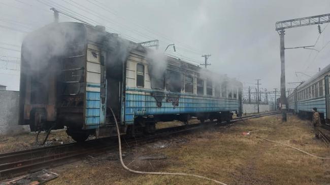 У Здолбунові рятувальники загасили пожежу вагона електропотяга