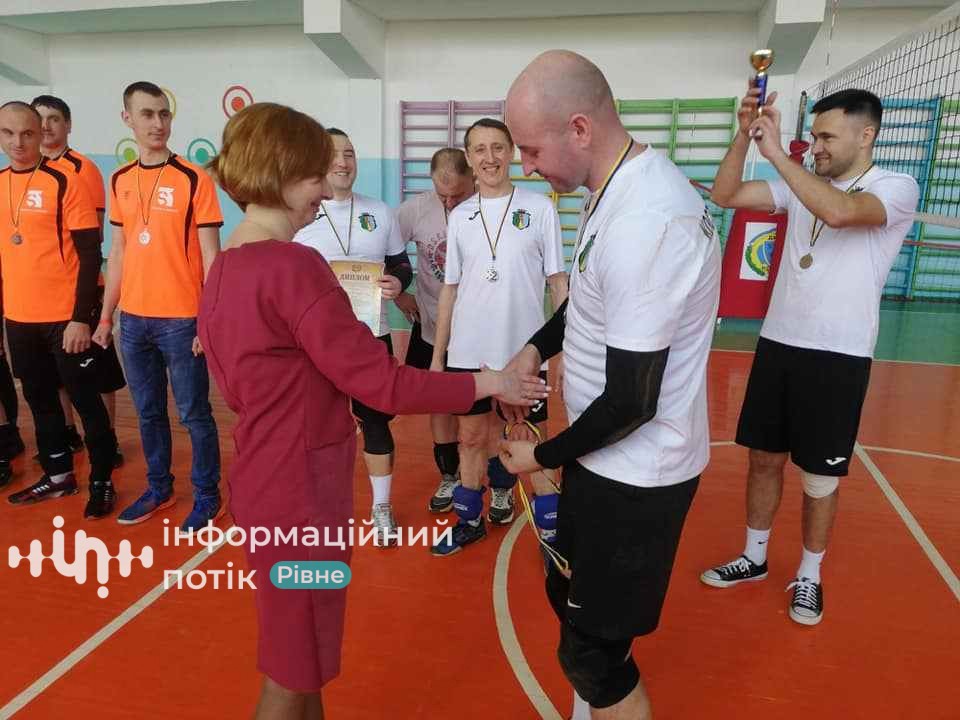 Підприємці та чиновники Костополя змагалися з спортивні нагороди