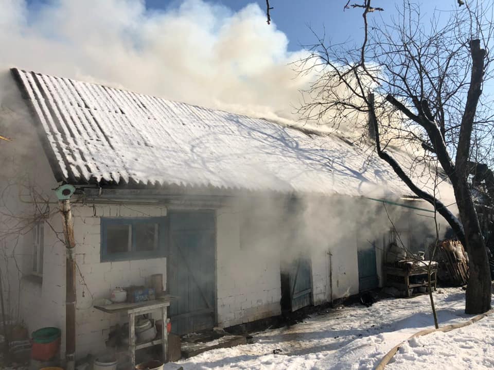 Задимлений двір