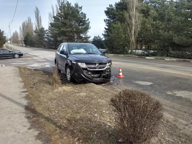 У Вараші не розминулися позашляховик та бус: один з водіїв - у лікарні (фото)