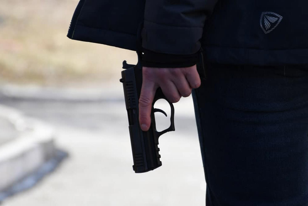 Пістолет в руці